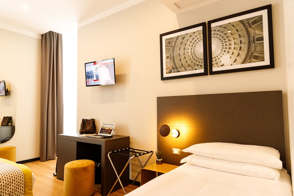 The Cross Hotel — Hotel rooms in Rome, Lazio