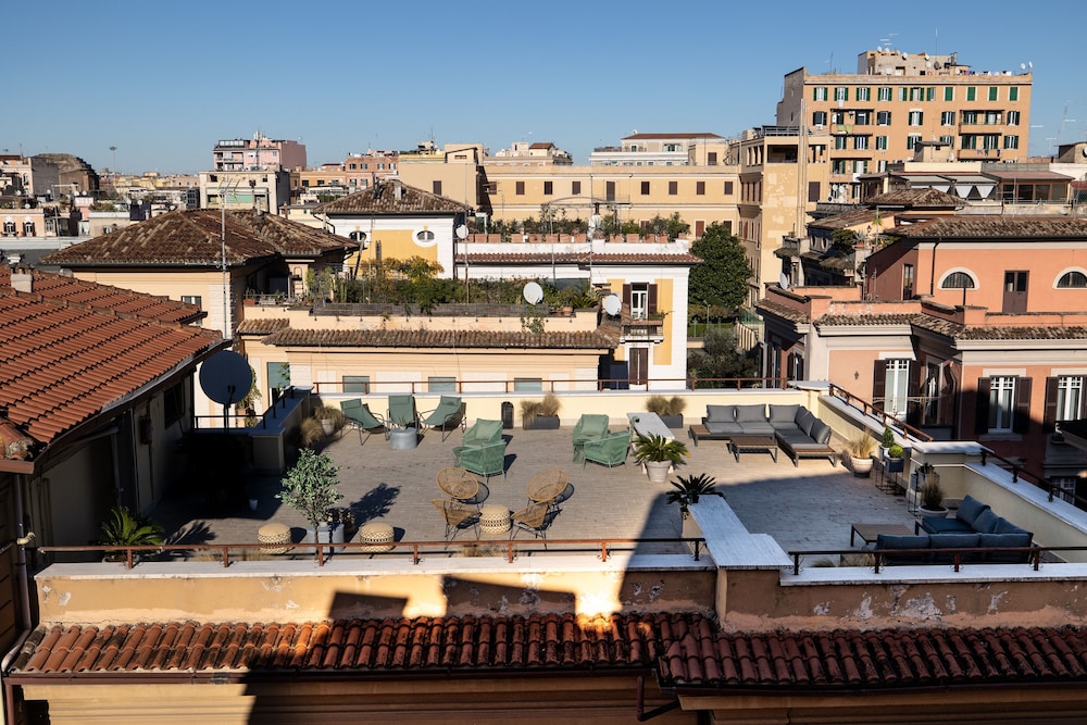 The Cross Hotel — Hotel building in Rome, Lazio