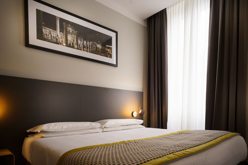 The Cross Hotel — Hotel rooms in Rome, Lazio