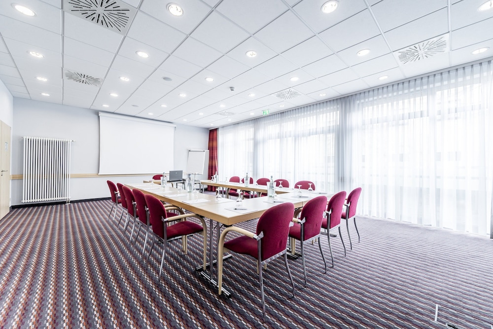 Holiday Inn Express Berlin City Centre by IHG — Hotel building in Berlin, Berlin