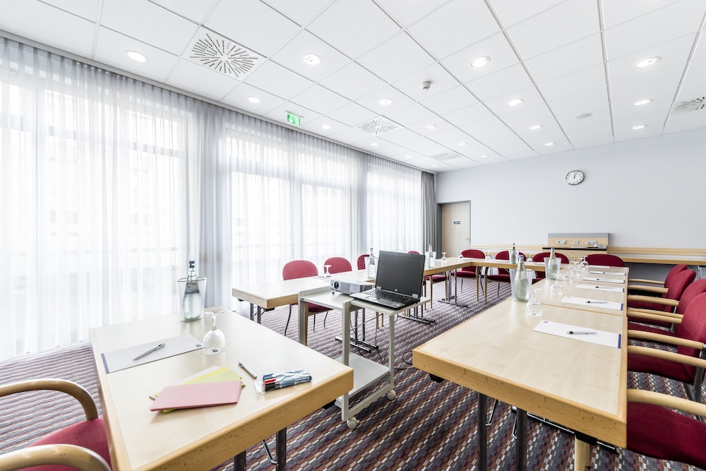 Holiday Inn Express Berlin City Centre by IHG — Hotel building in Berlin, Berlin