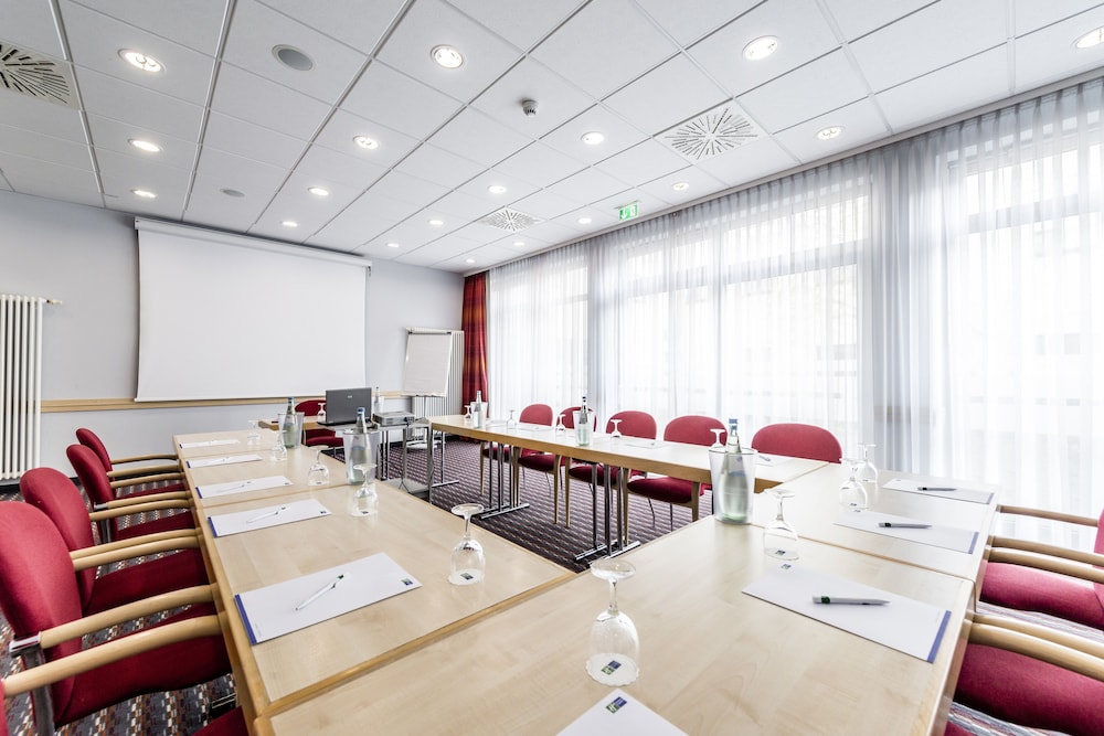 Holiday Inn Express Berlin City Centre by IHG — Hotel building in Berlin, Berlin