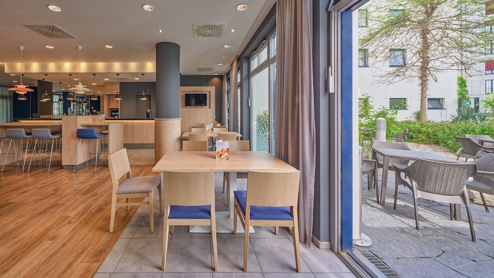 Holiday Inn Express Berlin City Centre by IHG — Restaurant & bars in Berlin, Berlin