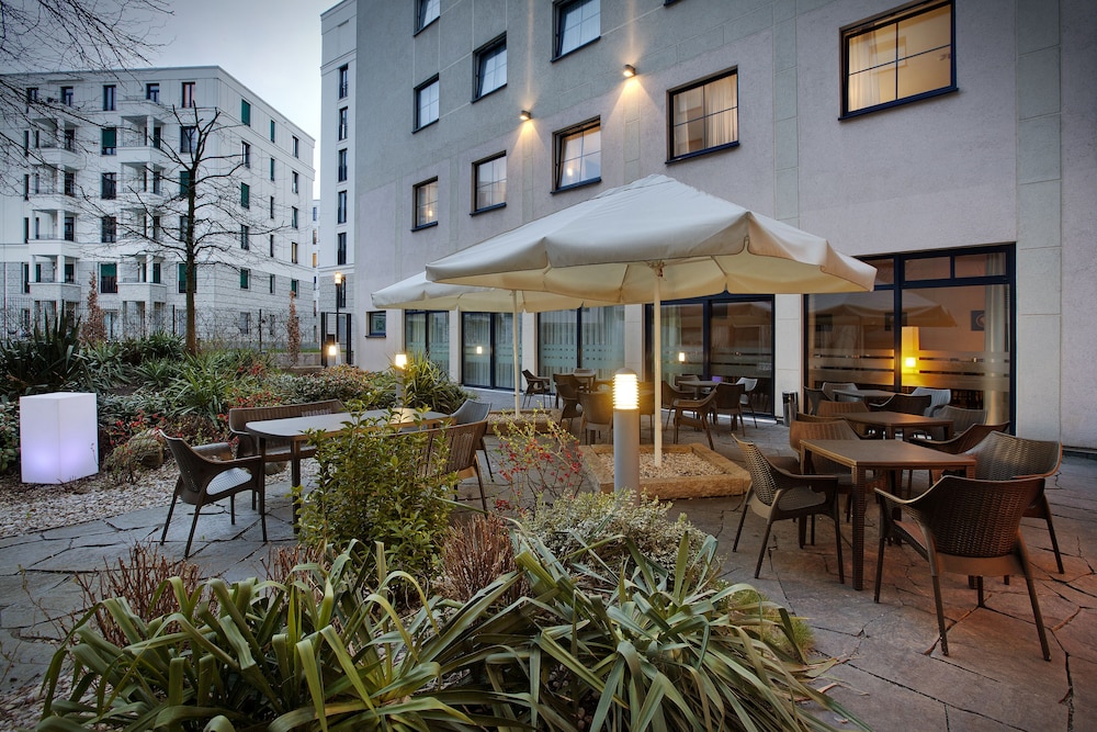 Holiday Inn Express Berlin City Centre by IHG — Restaurant & bars in Berlin, Berlin
