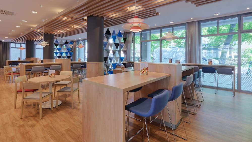 Holiday Inn Express Berlin City Centre by IHG — Restaurant & bars in Berlin, Berlin