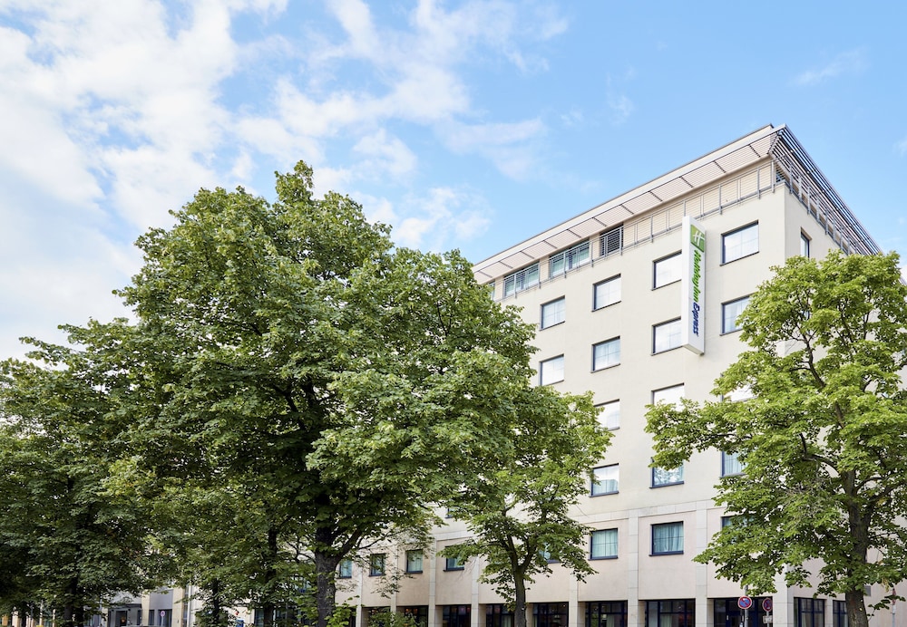 Holiday Inn Express Berlin City Centre by IHG — Hotel building in Berlin, Berlin