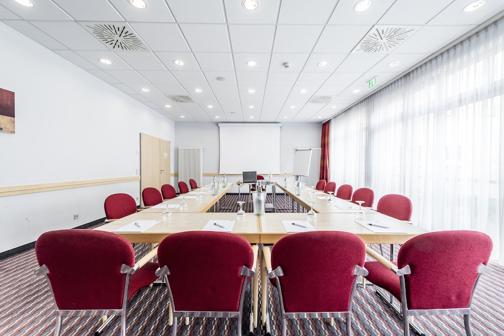 Holiday Inn Express Berlin City Centre by IHG — Hotel building in Berlin, Berlin