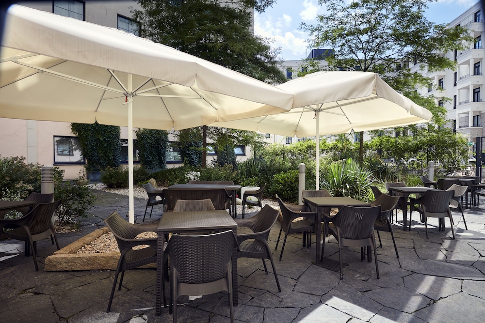 Holiday Inn Express Berlin City Centre by IHG — Restaurant & bars in Berlin, Berlin