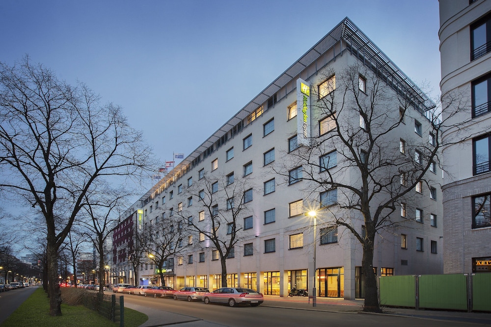 Holiday Inn Express Berlin City Centre by IHG — Hotel building in Berlin, Berlin