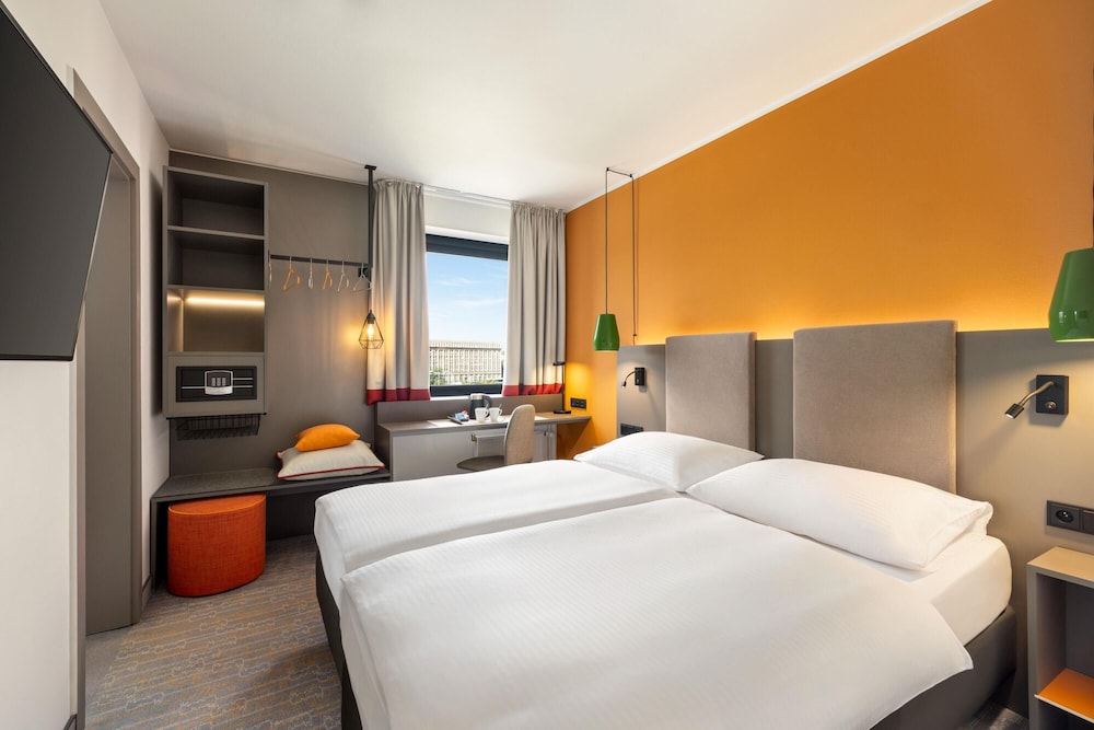 Vienna House Easy by Wyndham Cracow — Hotel rooms in Krakow, Lesser Poland
