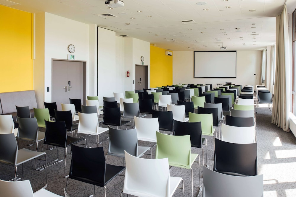 Vienna House Easy by Wyndham Cracow — Hotel building in Krakow, Lesser Poland