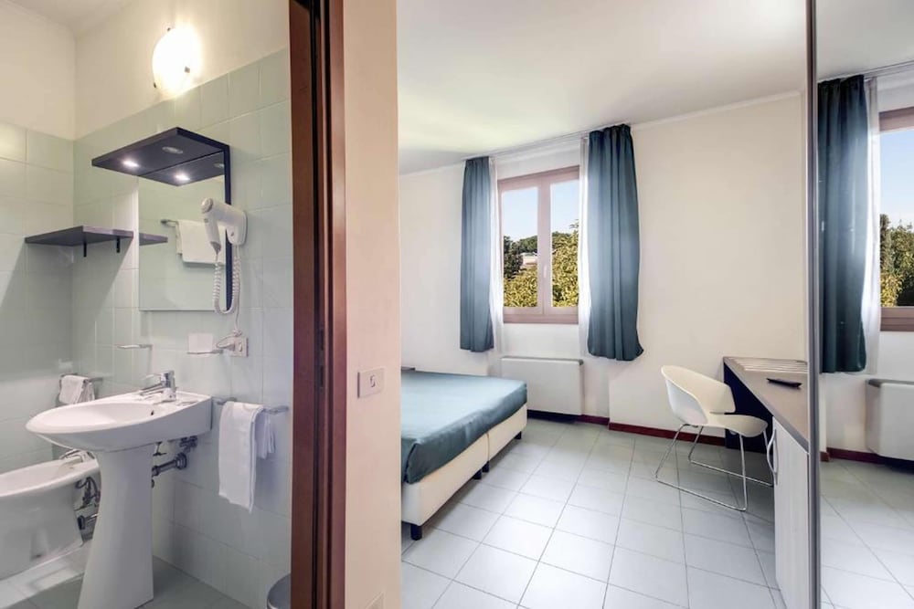 Hotel Alba Roma — Hotel rooms in Rome, Lazio