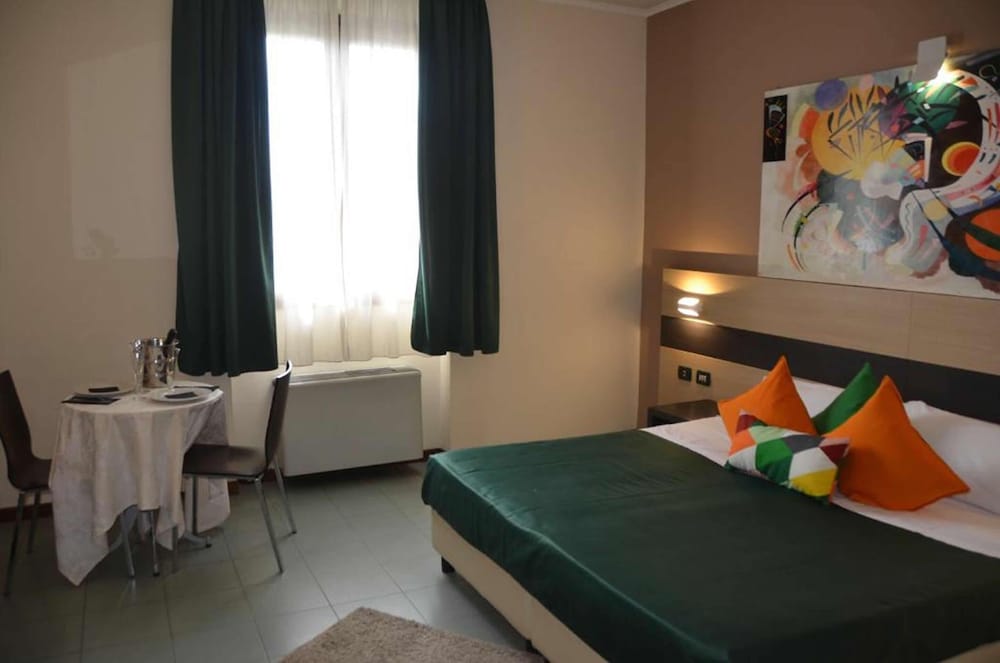 Hotel Alba Roma — Hotel rooms in Rome, Lazio