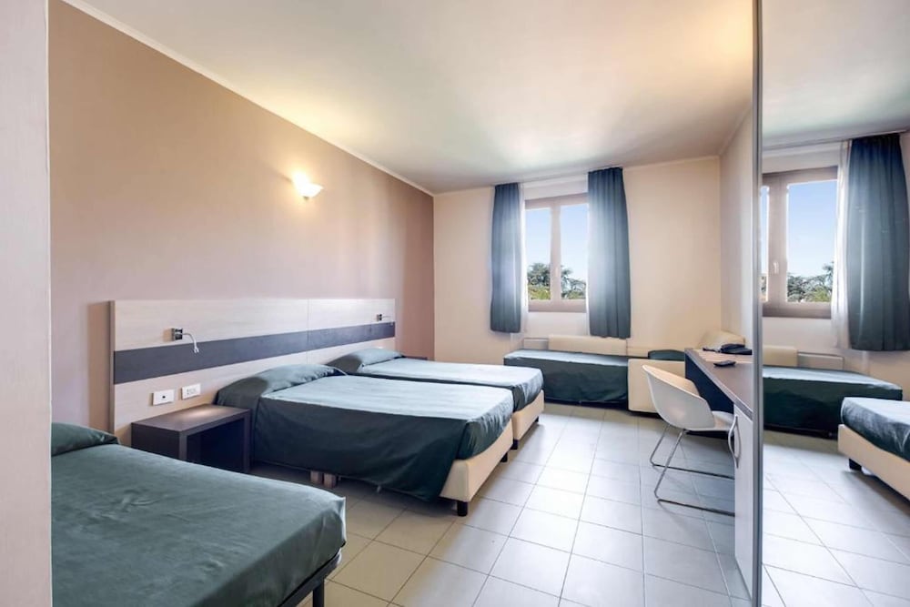 Hotel Alba Roma — Hotel rooms in Rome, Lazio