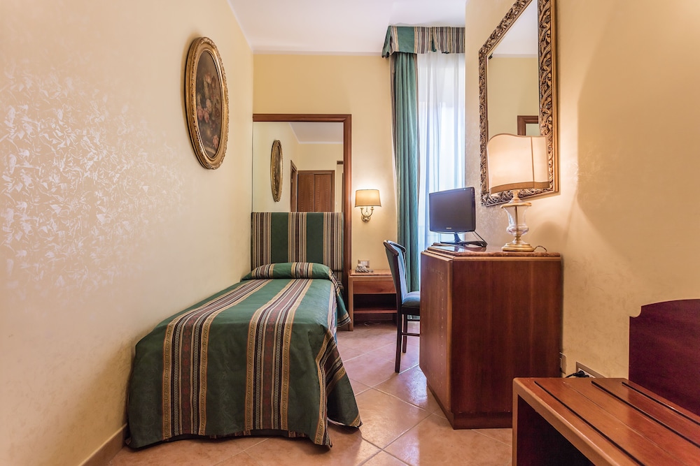 Raeli Hotel Archimede — Hotel rooms in Rome, Lazio