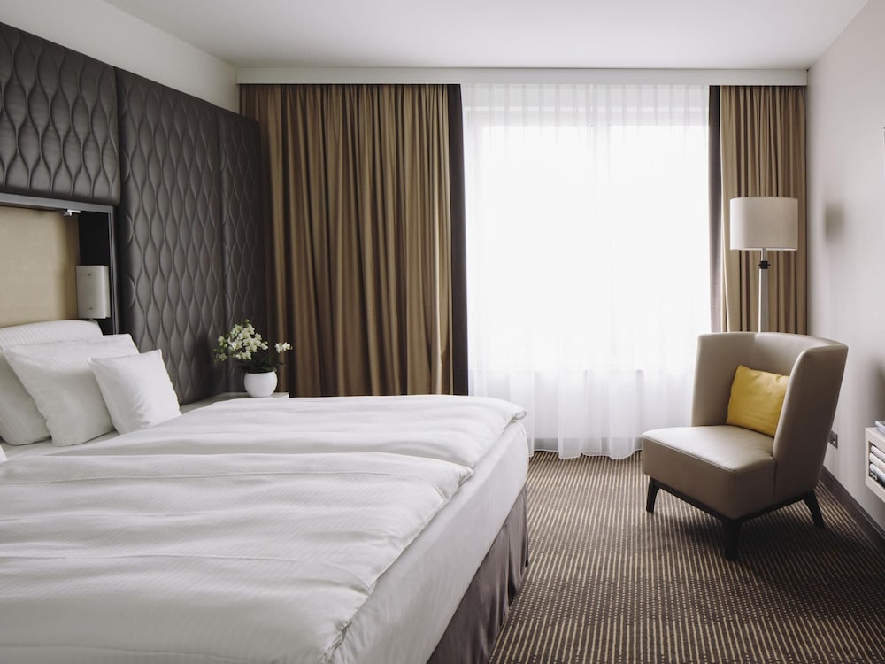 Pullman Berlin Schweizerhof — Hotel rooms in Berlin, Berlin
