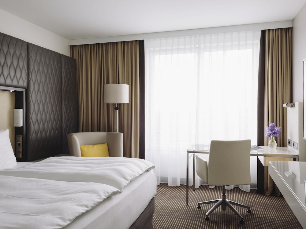 Pullman Berlin Schweizerhof — Hotel rooms in Berlin, Berlin