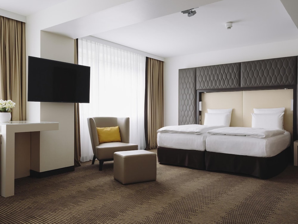 Pullman Berlin Schweizerhof — Hotel rooms in Berlin, Berlin