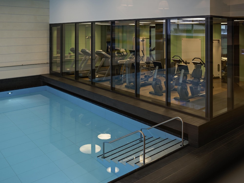 Pullman Berlin Schweizerhof — Swimming pool in Berlin, Berlin