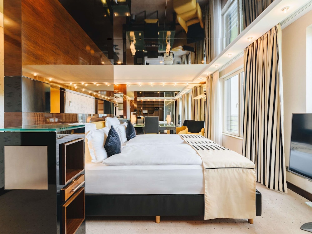 Pullman Berlin Schweizerhof — Hotel rooms in Berlin, Berlin