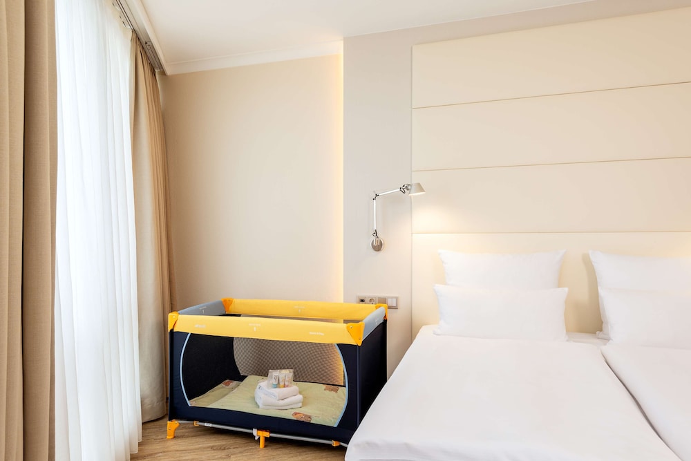 NH Berlin Alexanderplatz — Hotel rooms in Berlin, Berlin