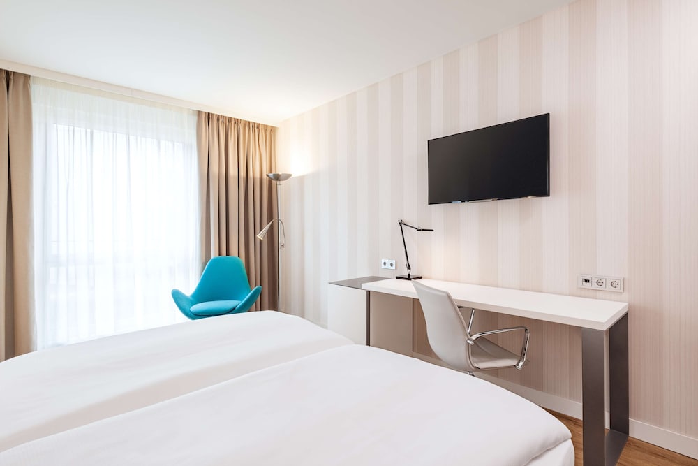 NH Berlin Alexanderplatz — Hotel rooms in Berlin, Berlin