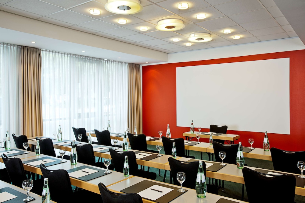 iStay by NH Berlin City Ost Hotel — Hotel building in Berlin, Berlin