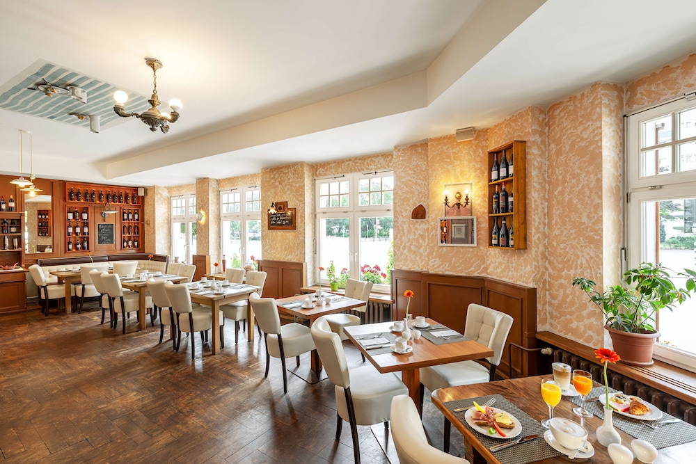 iStay by NH Berlin City Ost Hotel — Restaurant & bars in Berlin, Berlin