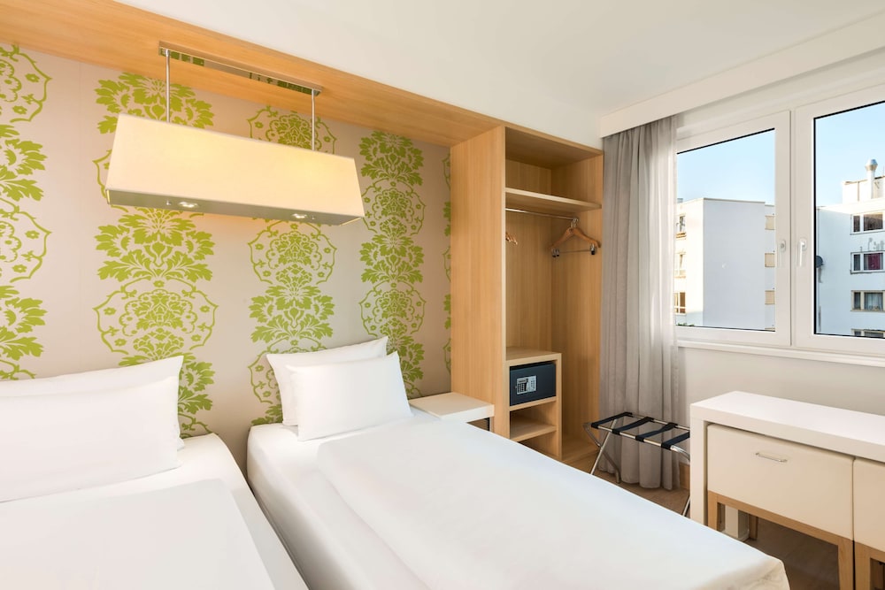 NH Berlin Potsdamer Platz — Hotel rooms in Berlin, Berlin