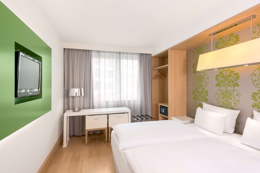 NH Berlin Potsdamer Platz — Hotel rooms in Berlin, Berlin