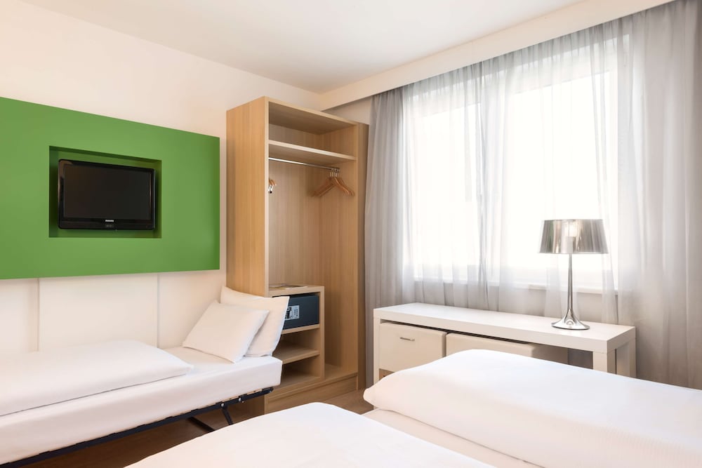 NH Berlin Potsdamer Platz — Hotel rooms in Berlin, Berlin