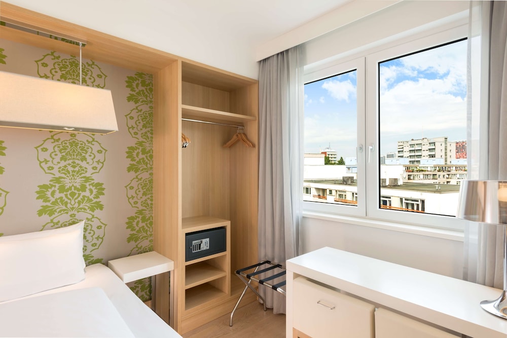 NH Berlin Potsdamer Platz — Hotel rooms in Berlin, Berlin