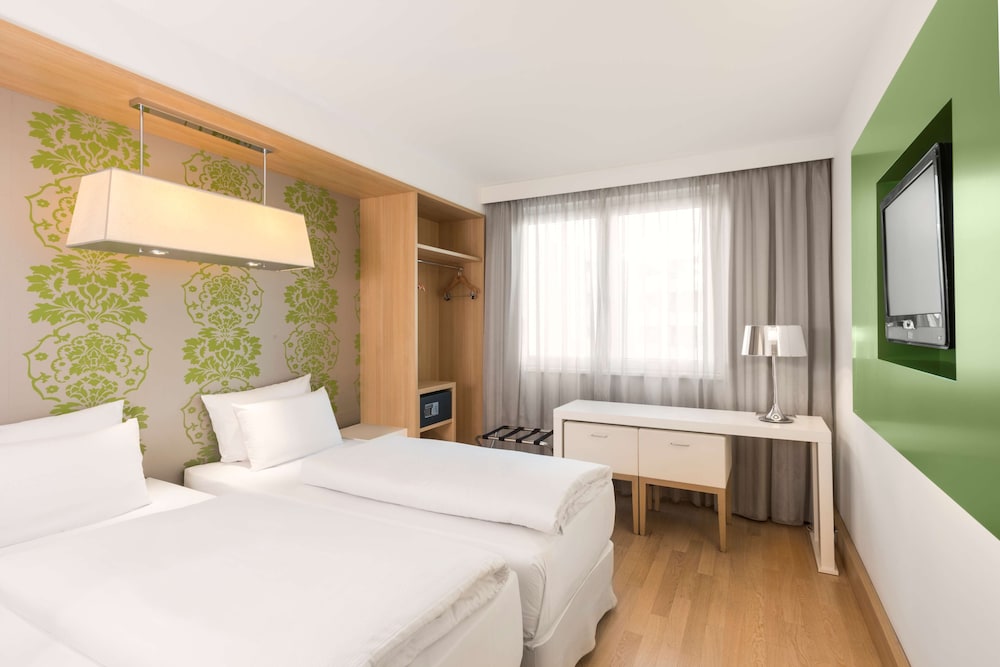 NH Berlin Potsdamer Platz — Hotel rooms in Berlin, Berlin
