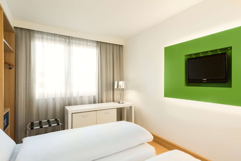 NH Berlin Potsdamer Platz — Hotel rooms in Berlin, Berlin