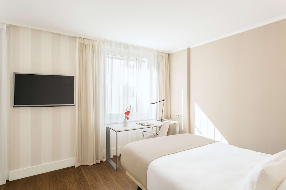 NH Collection Berlin Mitte am Checkpoint Charlie — Hotel rooms in Berlin, Berlin