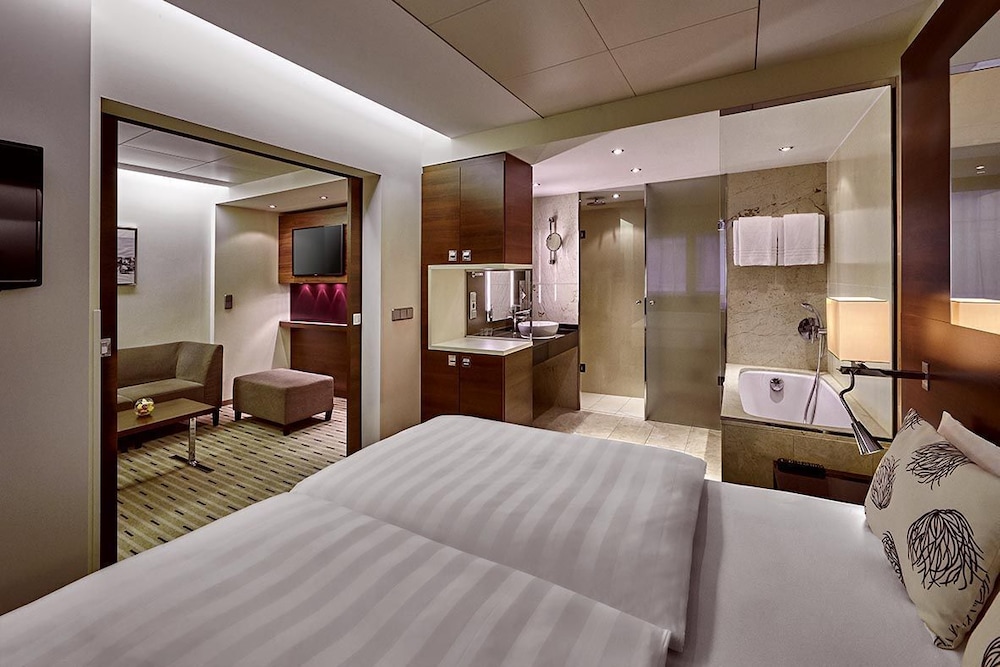 Park Inn by Radisson Berlin Alexanderplatz — Hotel rooms in Berlin, Berlin