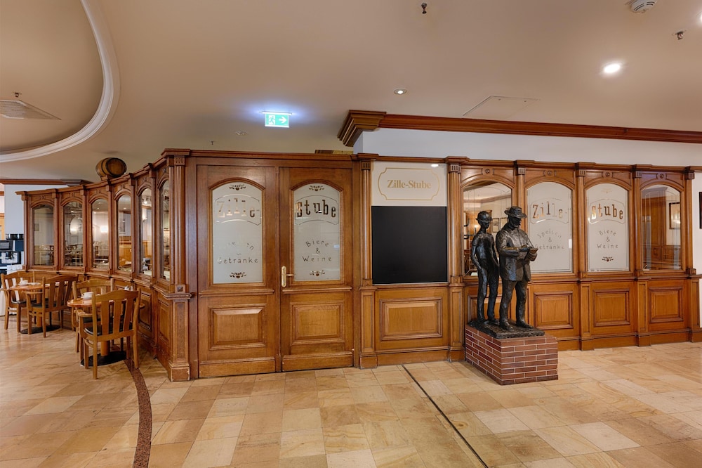 Park Inn by Radisson Berlin Alexanderplatz — Restaurant & bars in Berlin, Berlin