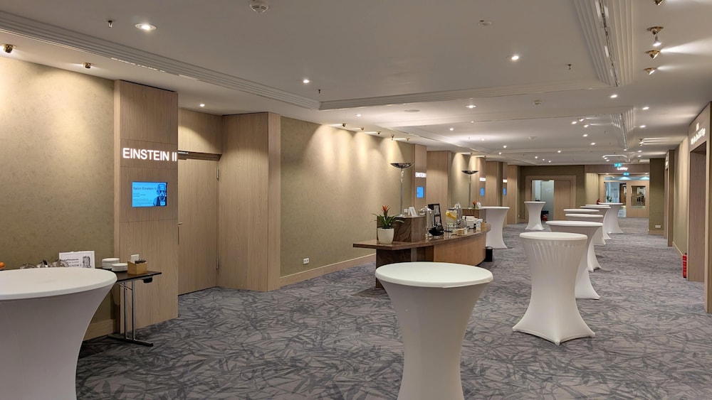 Park Inn by Radisson Berlin Alexanderplatz — Restaurant & bars in Berlin, Berlin