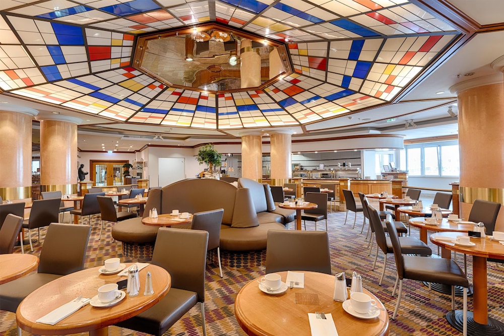 Park Inn by Radisson Berlin Alexanderplatz — Restaurant & bars in Berlin, Berlin