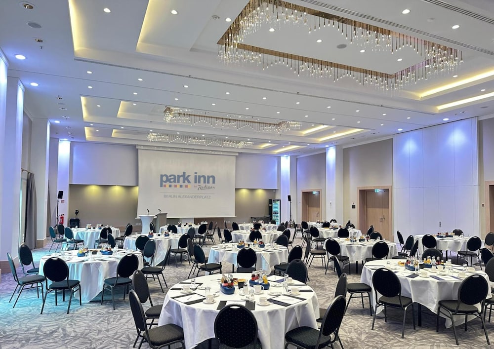 Park Inn by Radisson Berlin Alexanderplatz — Restaurant & bars in Berlin, Berlin