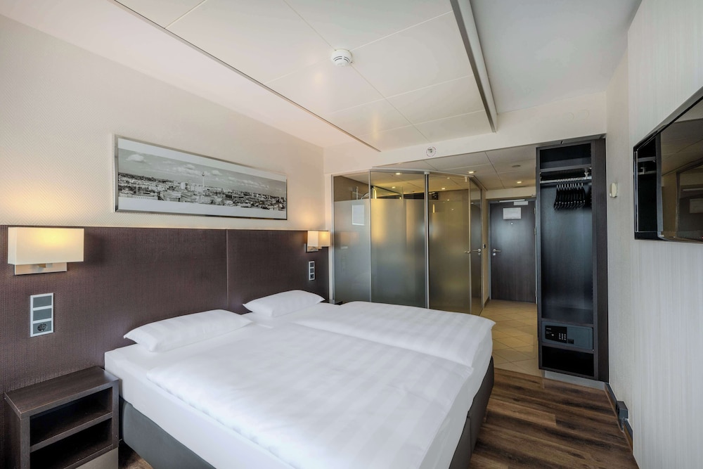Park Inn by Radisson Berlin Alexanderplatz — Hotel rooms in Berlin, Berlin