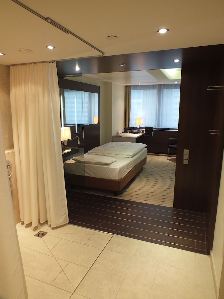 Park Inn by Radisson Berlin Alexanderplatz — Hotel rooms in Berlin, Berlin
