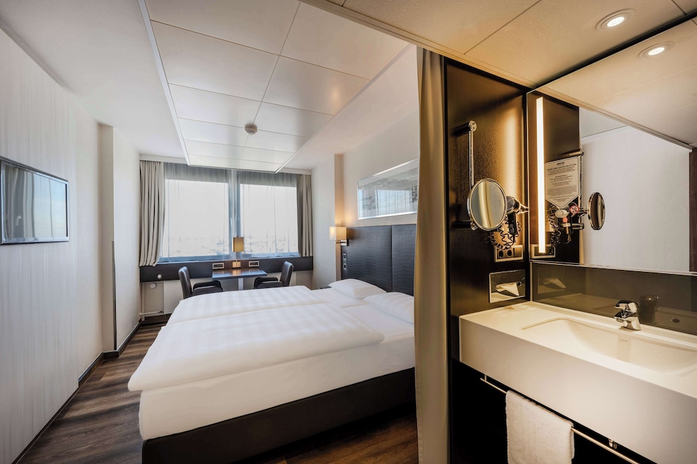 Park Inn by Radisson Berlin Alexanderplatz — Hotel rooms in Berlin, Berlin