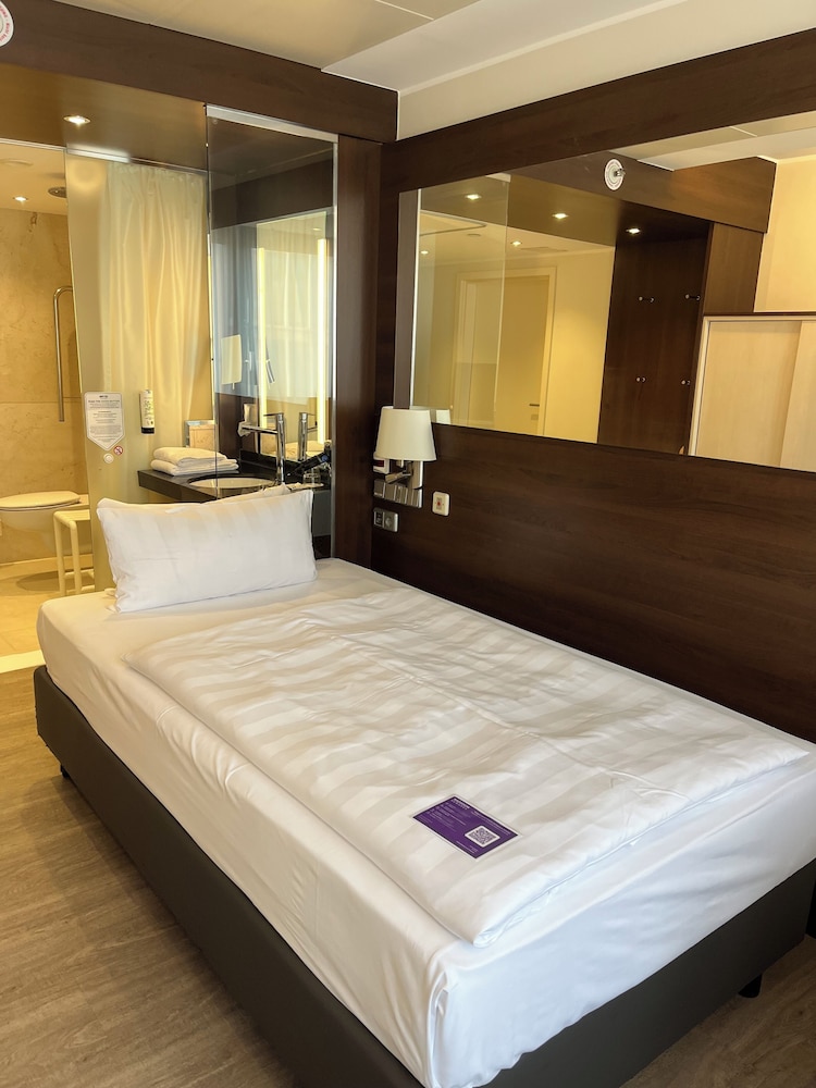 Park Inn by Radisson Berlin Alexanderplatz — Hotel rooms in Berlin, Berlin