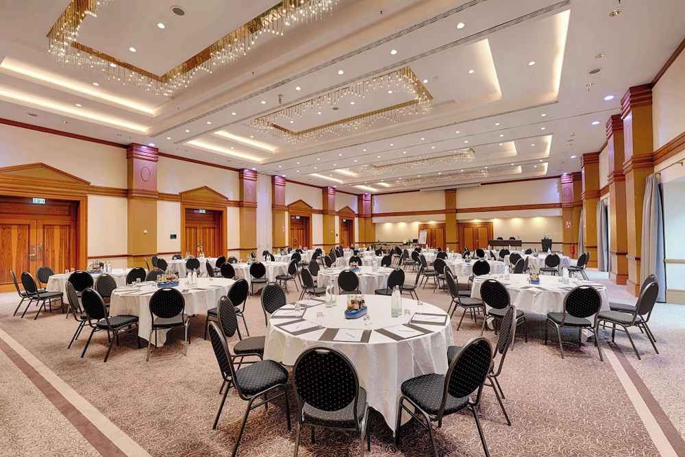 Park Inn by Radisson Berlin Alexanderplatz — Restaurant & bars in Berlin, Berlin