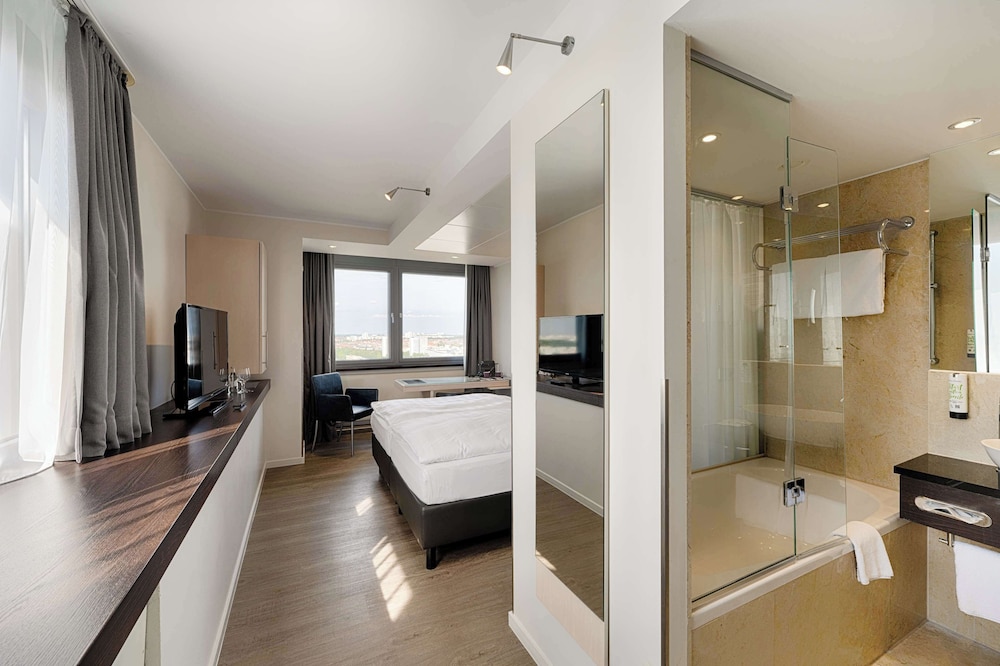Park Inn by Radisson Berlin Alexanderplatz — Hotel rooms in Berlin, Berlin