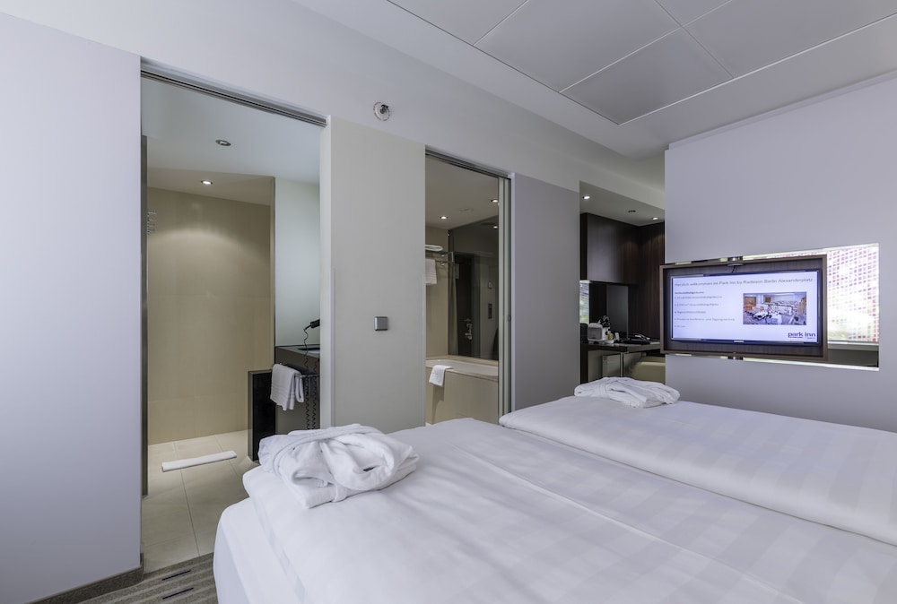 Park Inn by Radisson Berlin Alexanderplatz — Hotel rooms in Berlin, Berlin