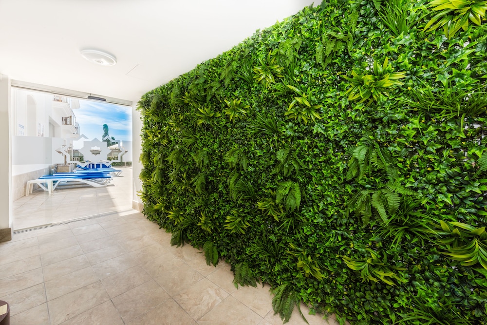Toboso Apar-Turis — Hotel building in Nerja, Andalusia