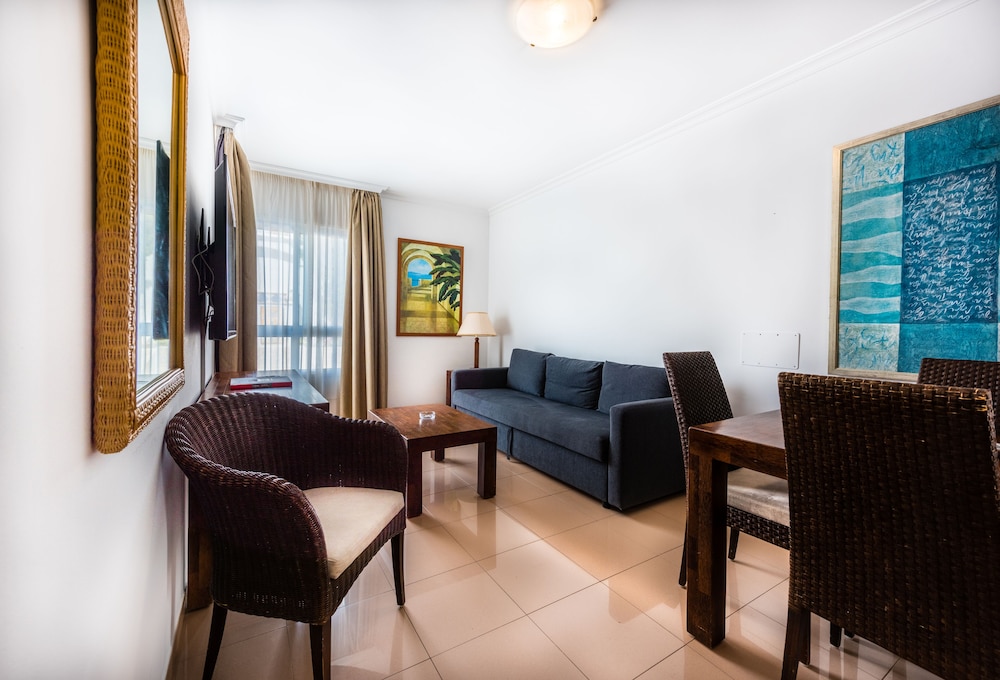 Toboso Apar-Turis — Hotel rooms in Nerja, Andalusia