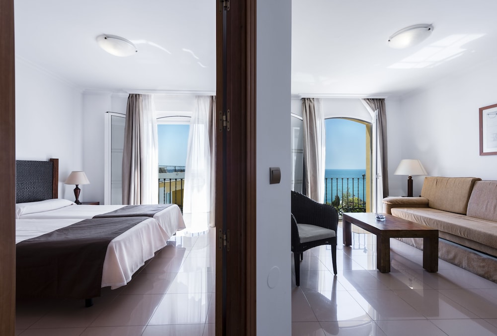Toboso Apar-Turis — Hotel rooms in Nerja, Andalusia